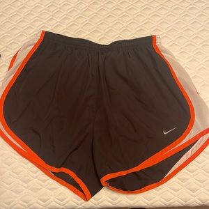 Nike women’s lined jogging shorts